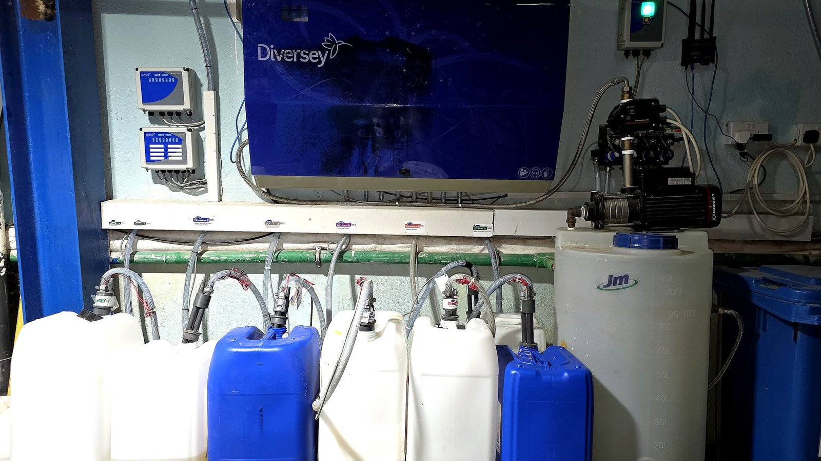 Diversey auto-dosing chemical management system