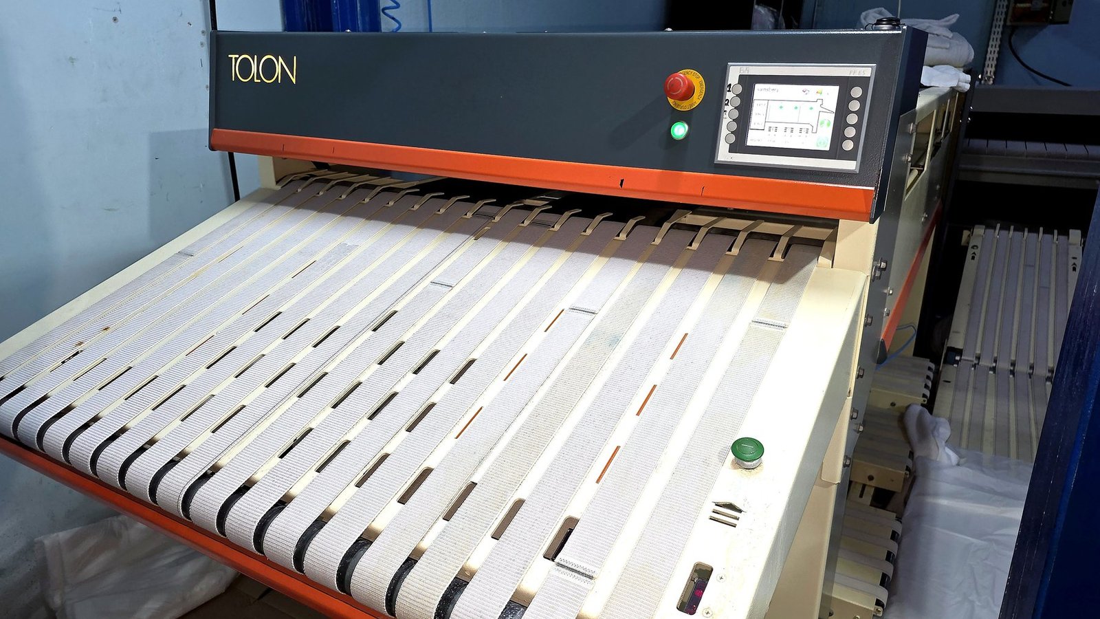 TOLON automated folder with touch-screen control